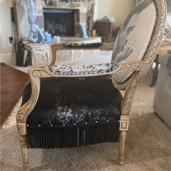 Johnny Cash Elegant Black and Cream hair on hide Accent Chair - Picture 3 of 4